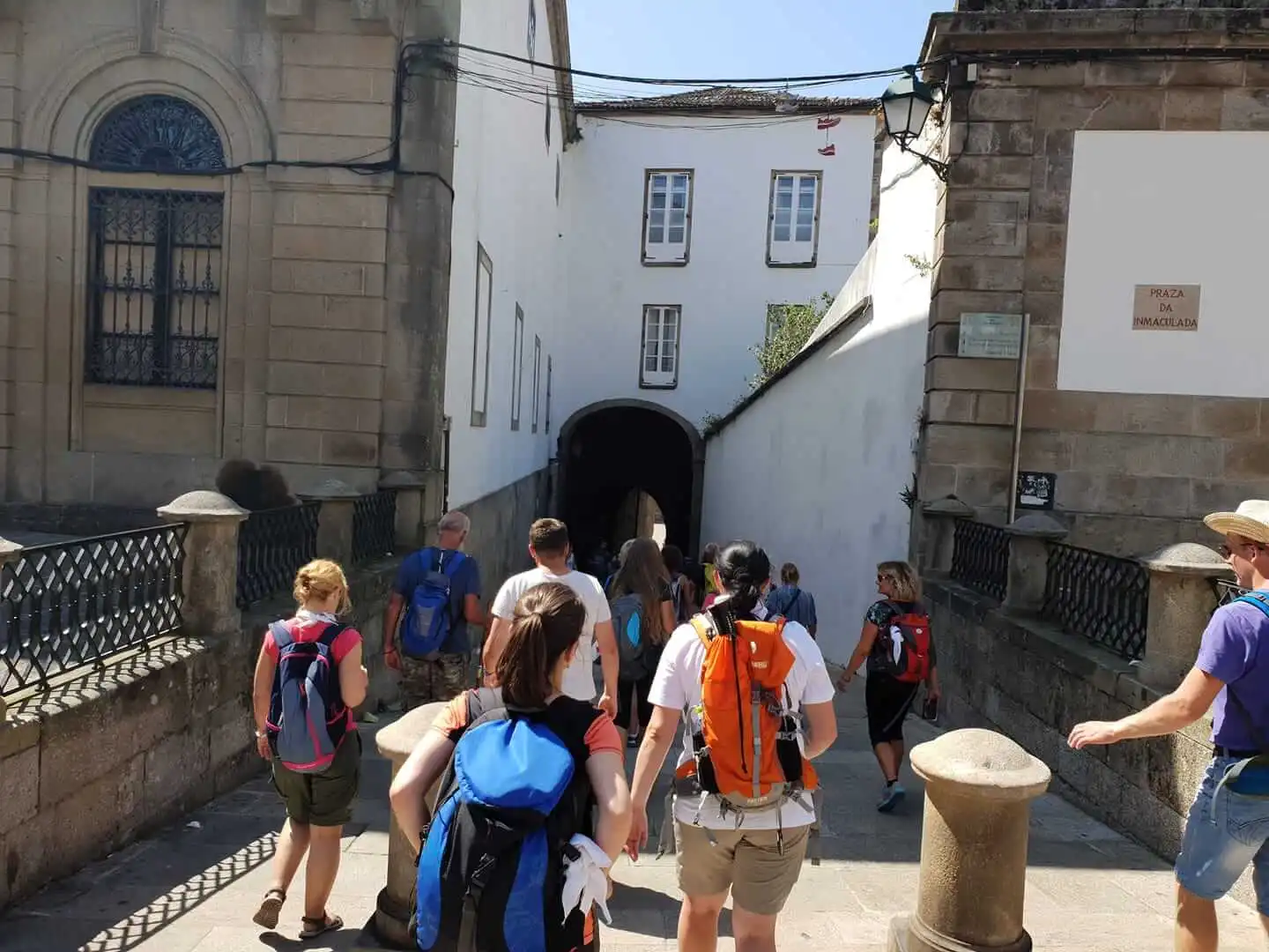 Arrivée à Saint-Jacques-de-Compostelle – Praza da Inmaculada, point d’arrivée du Camino